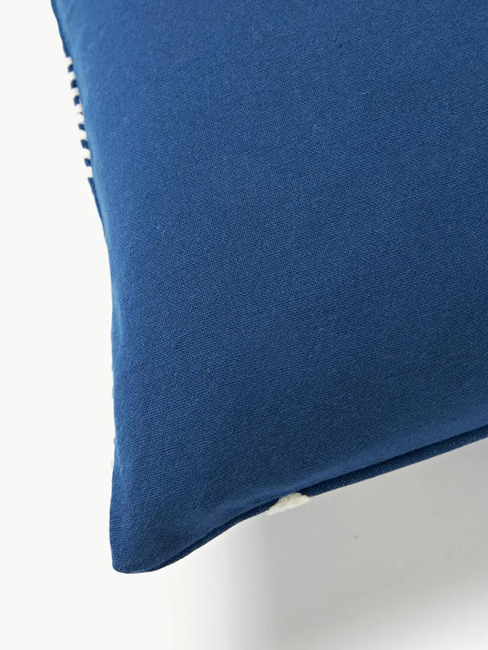 Kussenhoes Whatever met geborduurde tekst^Westwing Collection New