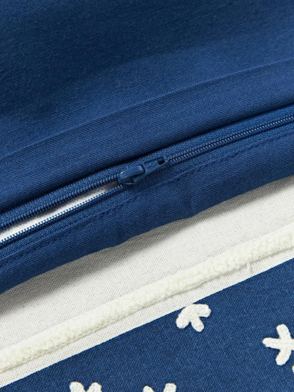 Kussenhoes Whatever met geborduurde tekst^Westwing Collection New
