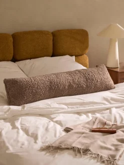 Lang decoratief kussen Dotty van teddy stof^Westwing Collection Sale