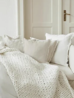 Linnen kussenhoes Luana met franjes^Westwing Collection Hot