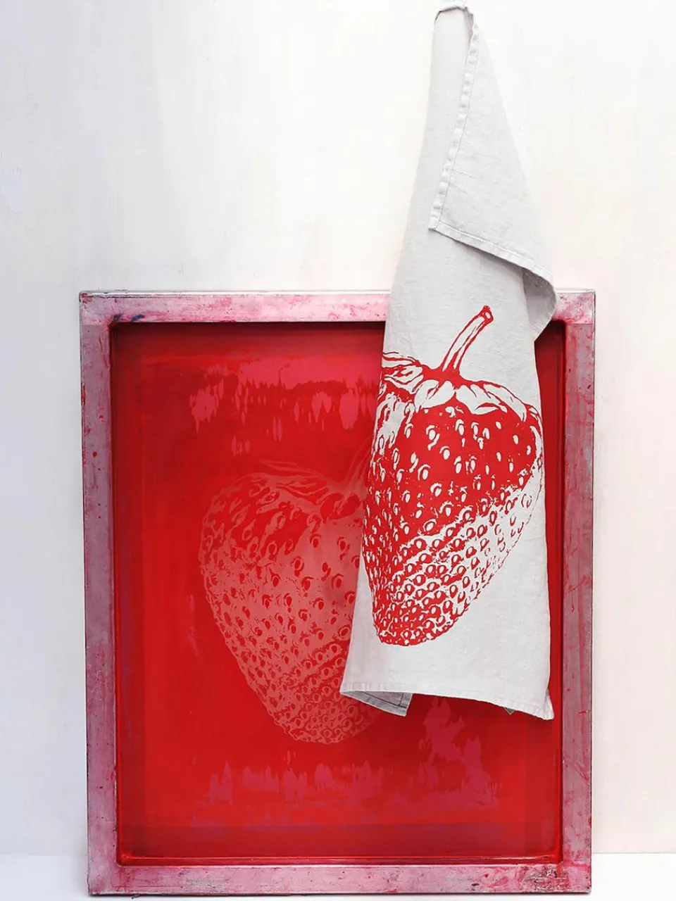 Linnen theedoek Strawberry, handgedrukt^Frohstoff Fashion