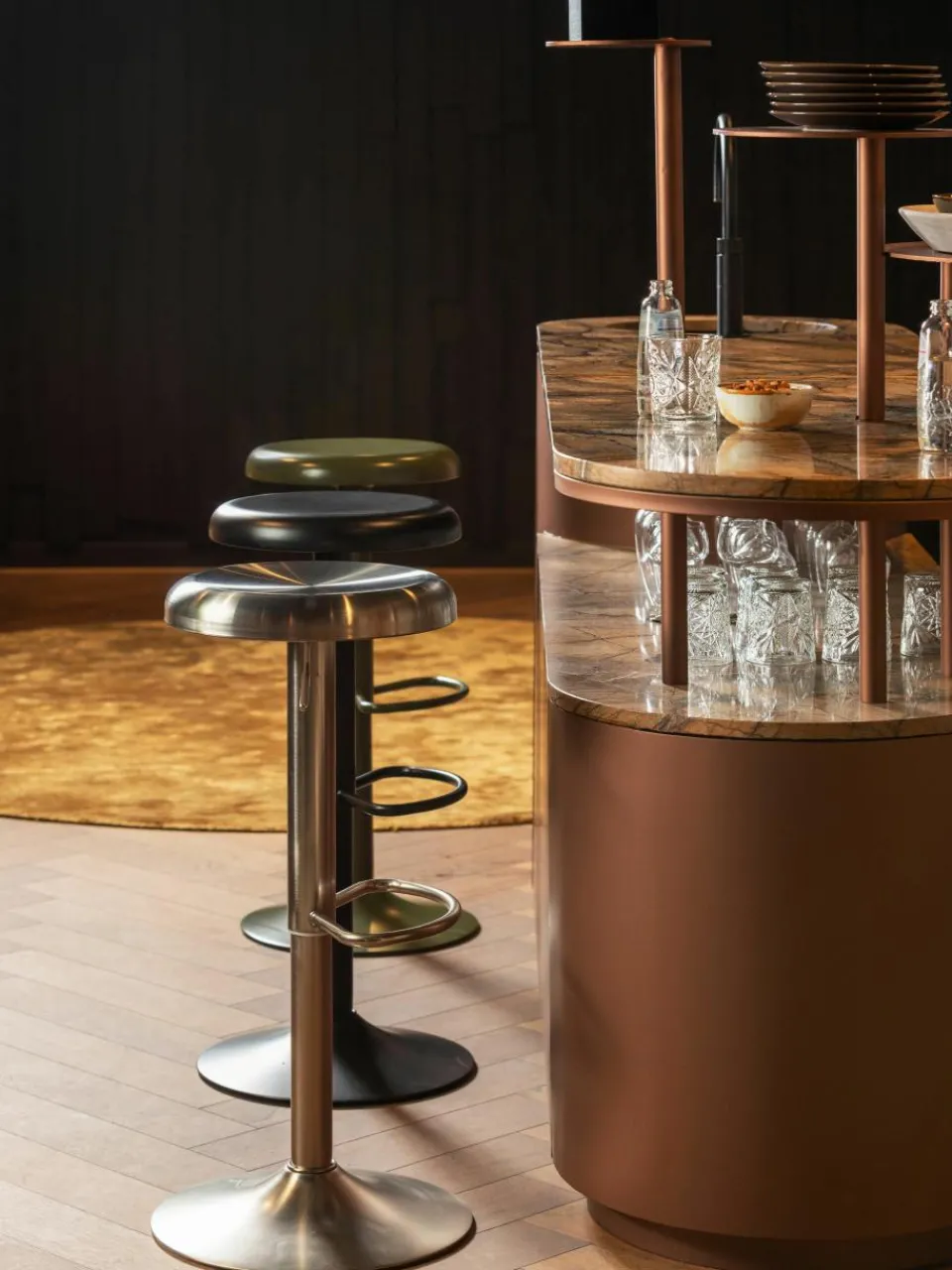 Metalen barkruk Isaac, in hoogte verstelbaar^Westwing Outlet