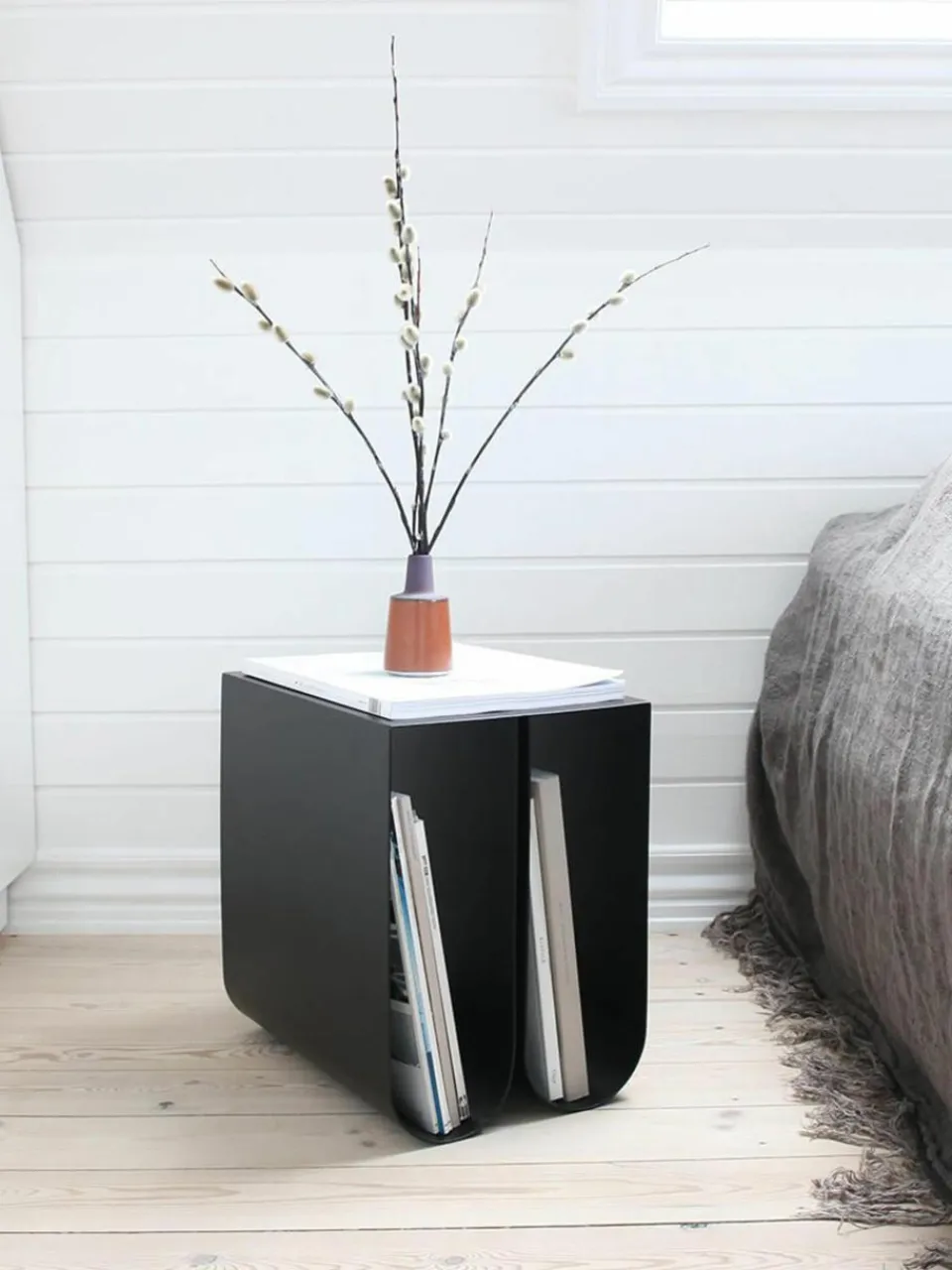 Metalen bijzettafel Curved^Kristina Dam Outlet