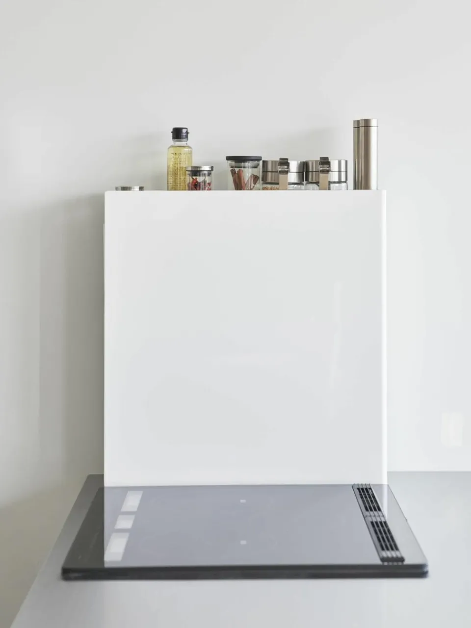 Metalen uittrekbare keukenopbergplank Tower van metaal^Yamazaki Clearance
