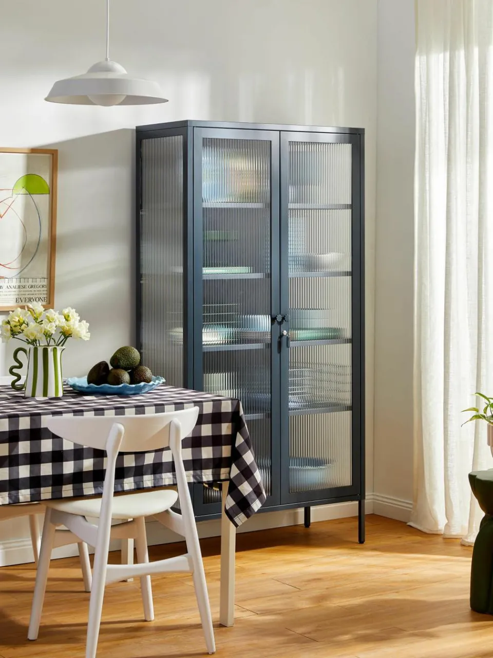 Metalen vitrinekast The Collector met geribbeld glas^Mustard Made Sale
