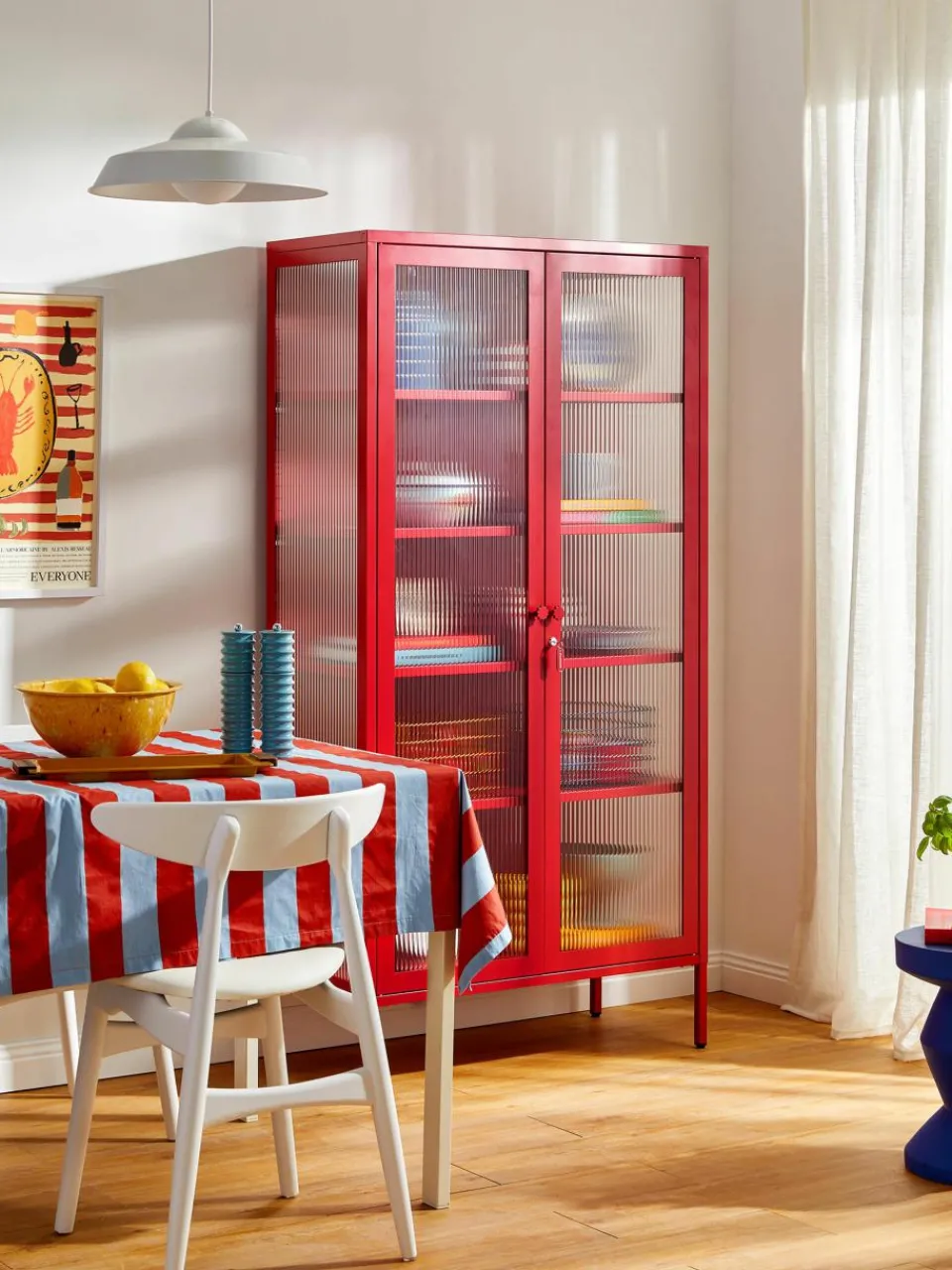 Metalen vitrinekast The Collector met geribbeld glas^Mustard Made Clearance