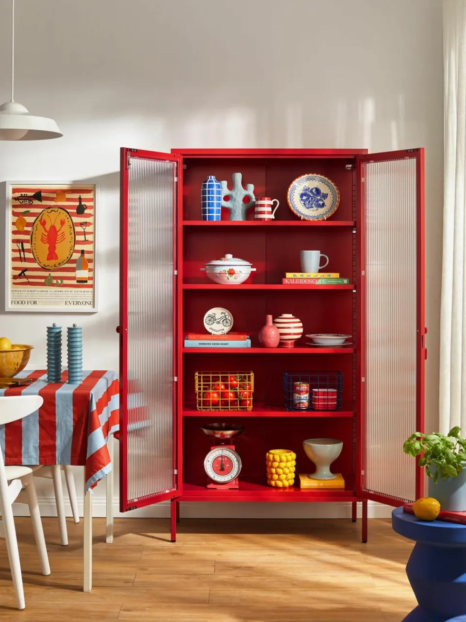 Metalen vitrinekast The Collector met geribbeld glas^Mustard Made Clearance