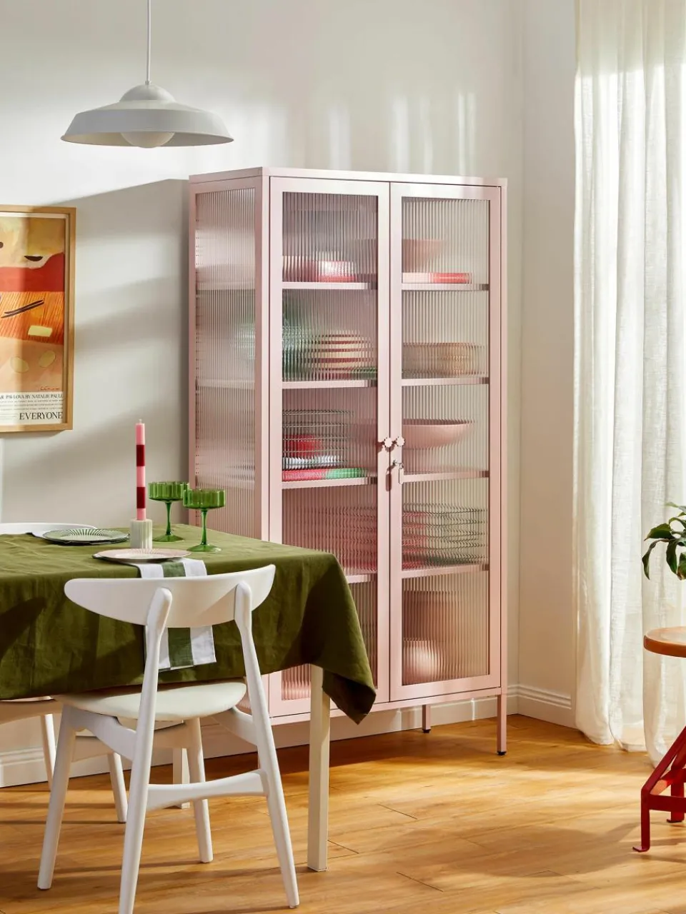Metalen vitrinekast The Collector met geribbeld glas^Mustard Made Clearance
