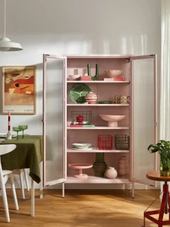Metalen vitrinekast The Collector met geribbeld glas^Mustard Made Clearance