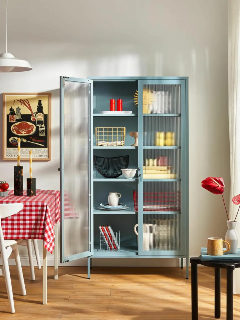 Metalen vitrinekast The Collector met geribbeld glas^Mustard Made Sale