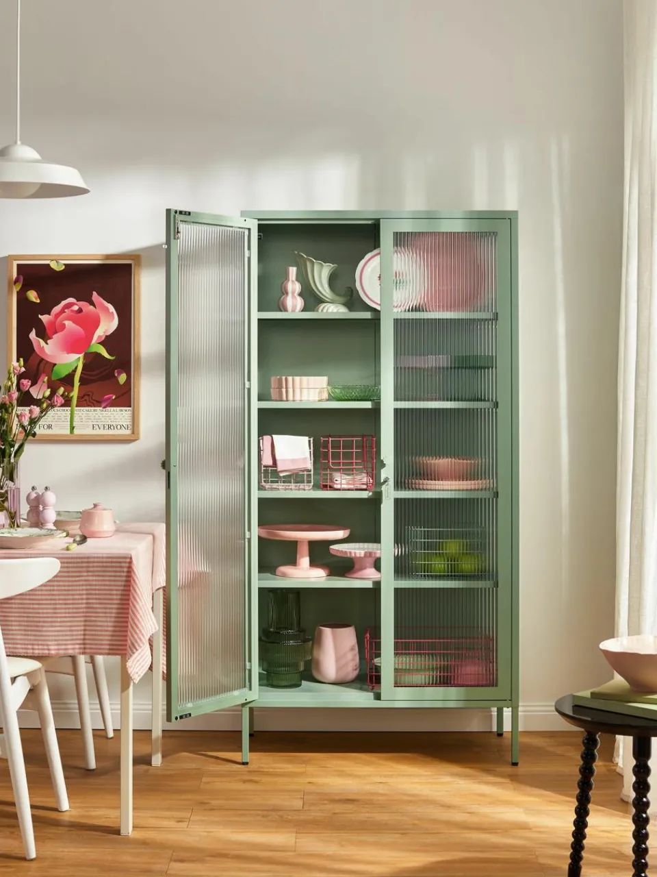Metalen vitrinekast The Collector met geribbeld glas^Mustard Made Online