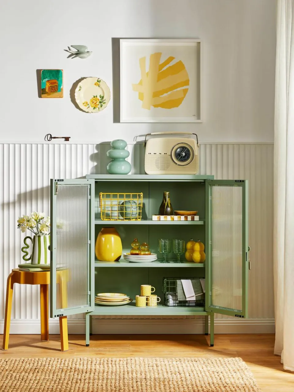 Metalen vitrinekast The Mixer met geribbeld glas^Mustard Made Best