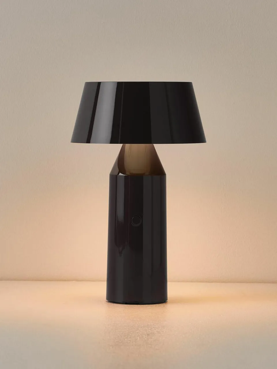 Mobiele LED tafellamp Bicoca met verstelbare lampenkap, dimbaar^Marset Outlet