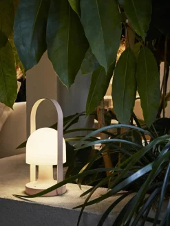 Mobiele LED tafellamp FollowMe met verstelbare lampenkap, dimbaar^Marset Best