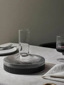 Mondgeblazen decanter Ripple met groefreliëf, 1.1 L^ferm LIVING Outlet