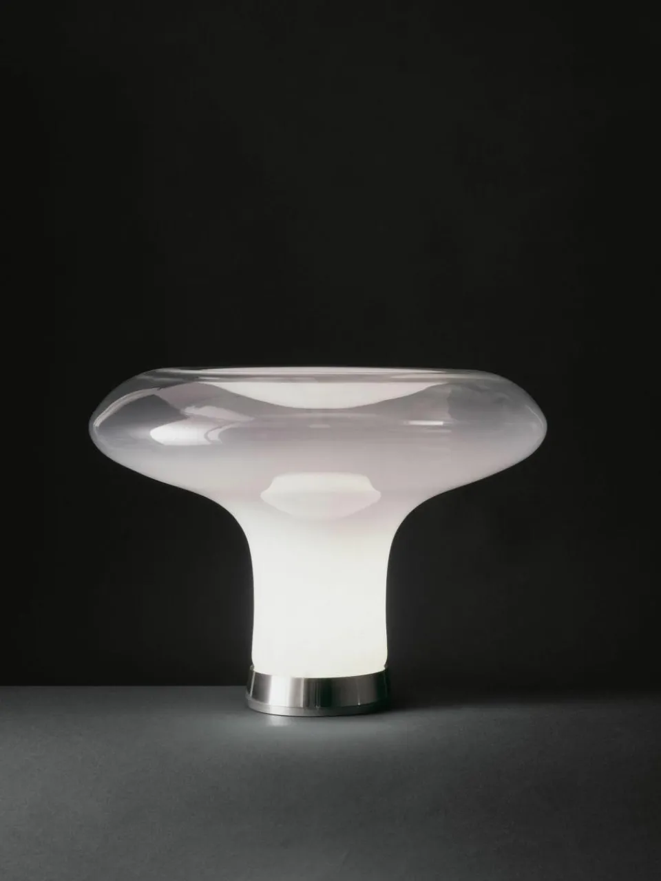 Mondgeblazen tafellamp Lesbo^Artemide Online