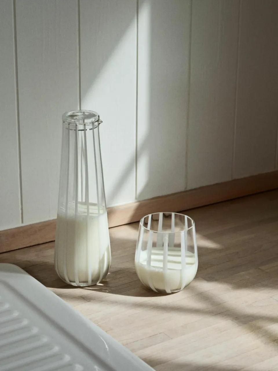 Mondgeblazen waterkaraf Stripe, 800 ml^Broste Copenhagen New