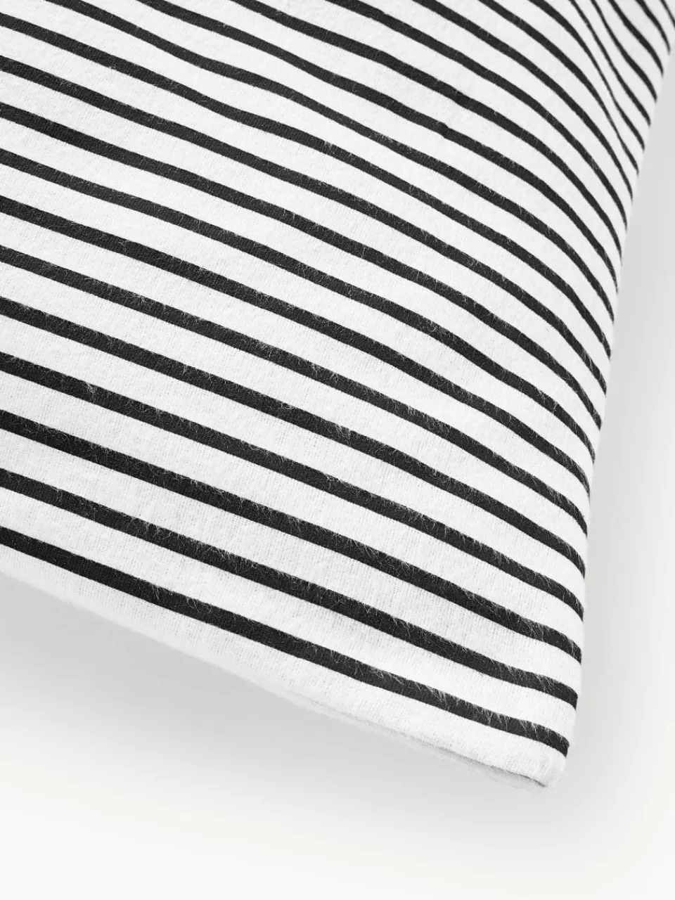 Omkeerbare flanellen kussenhoes Noan met notenkrakermotief^Westwing Collection Outlet