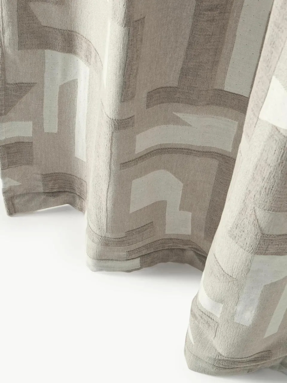 Ondoorzichtig chenille gordijn Felice met lusband, 2 stuks^Westwing Collection Sale