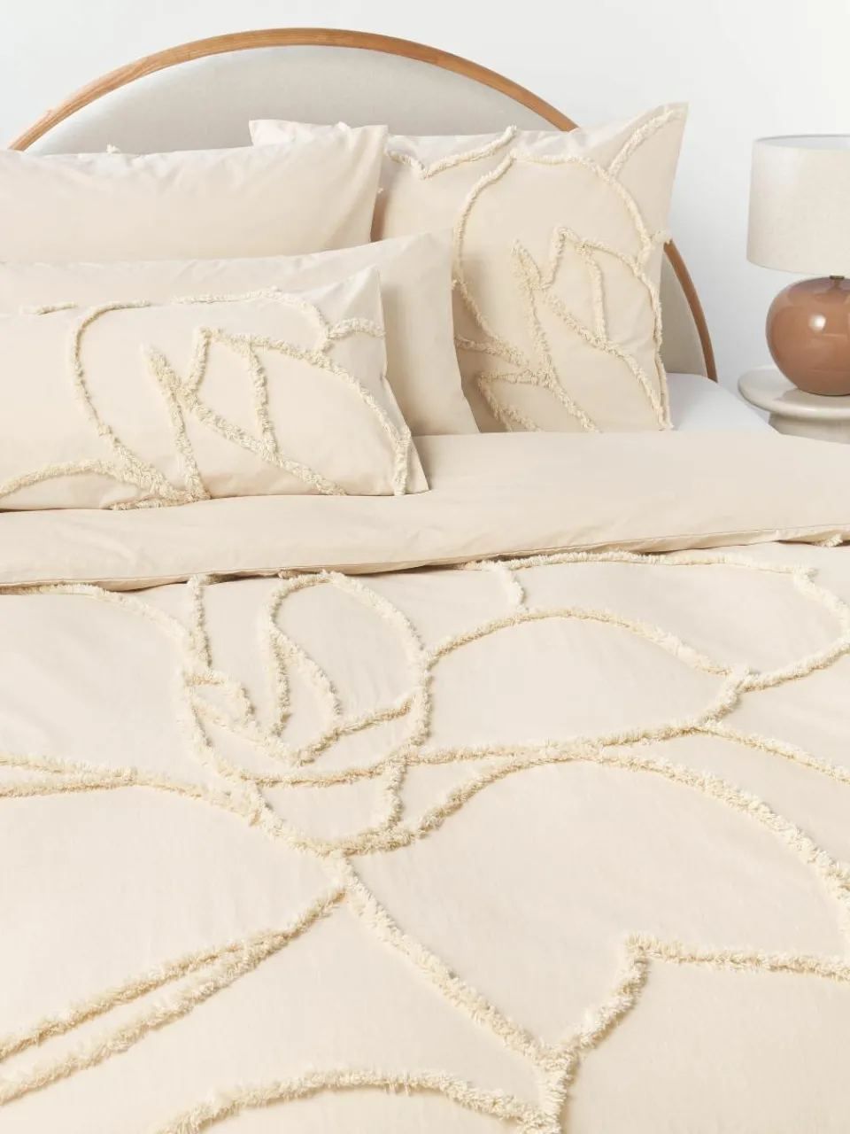 Perkalkatoenen kussenhoes Madeline met getufte decoratie^Westwing Collection Online