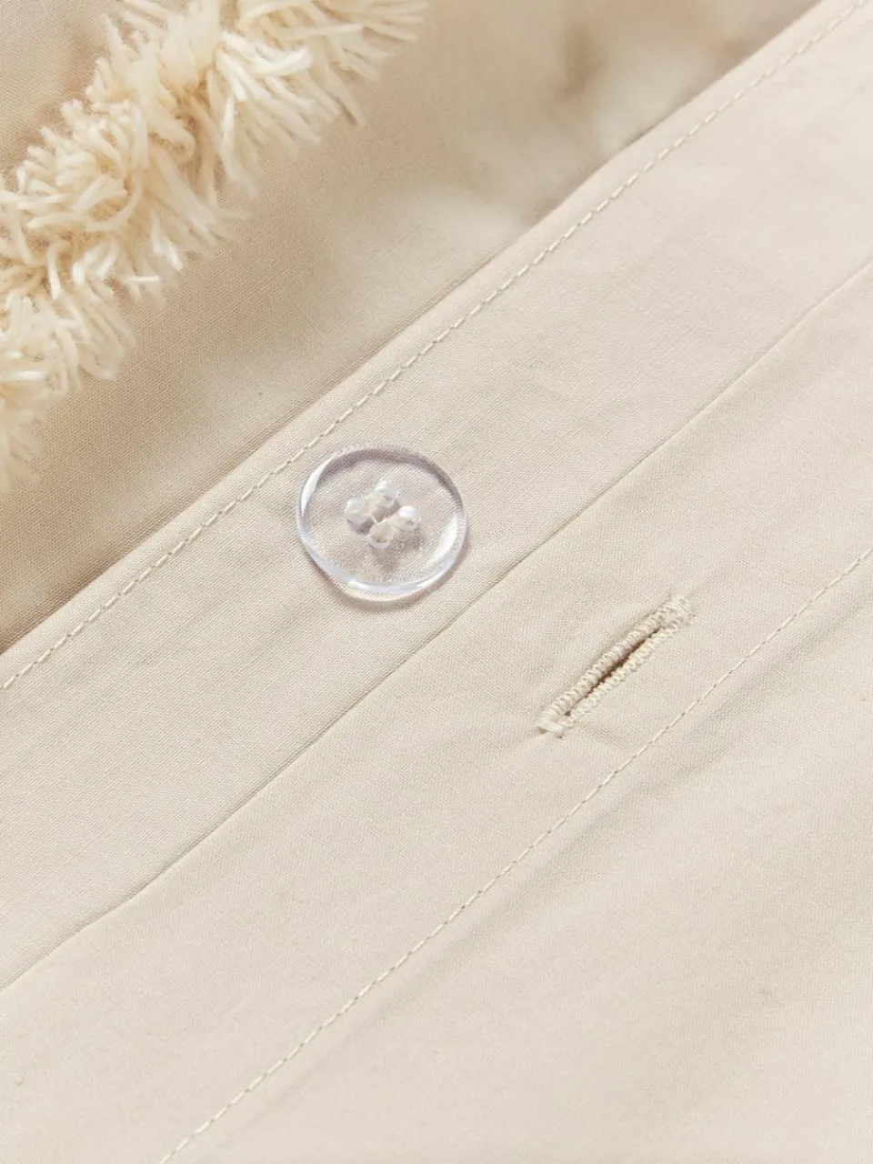 Perkalkatoenen kussenhoes Madeline met getufte decoratie^Westwing Collection Online