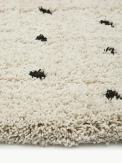 Pluizig hoogpolig vloerkleed Ayana, met stippels^Westwing Collection Best