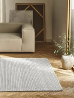 Pluizig hoogpolig vloerkleed Wes met hoog-laag structuur, handgeweven^Westwing Collection Online