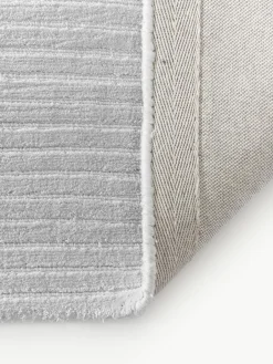 Pluizig hoogpolig vloerkleed Wes met hoog-laag structuur, handgeweven^Westwing Collection Online