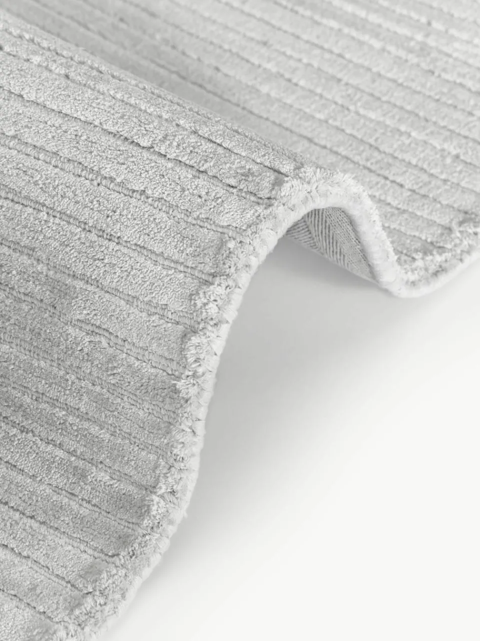 Pluizig hoogpolig vloerkleed Wes met hoog-laag structuur, handgeweven^Westwing Collection Online