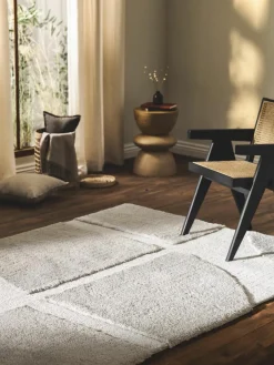 Pluizig hoogpolig vloerkleed Jade met een verhoogde hoog-laag structuur^Westwing Collection Outlet
