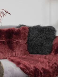 Pluizige kussenhoes van imitatievacht Morten, gekruld^Westwing Collection Best