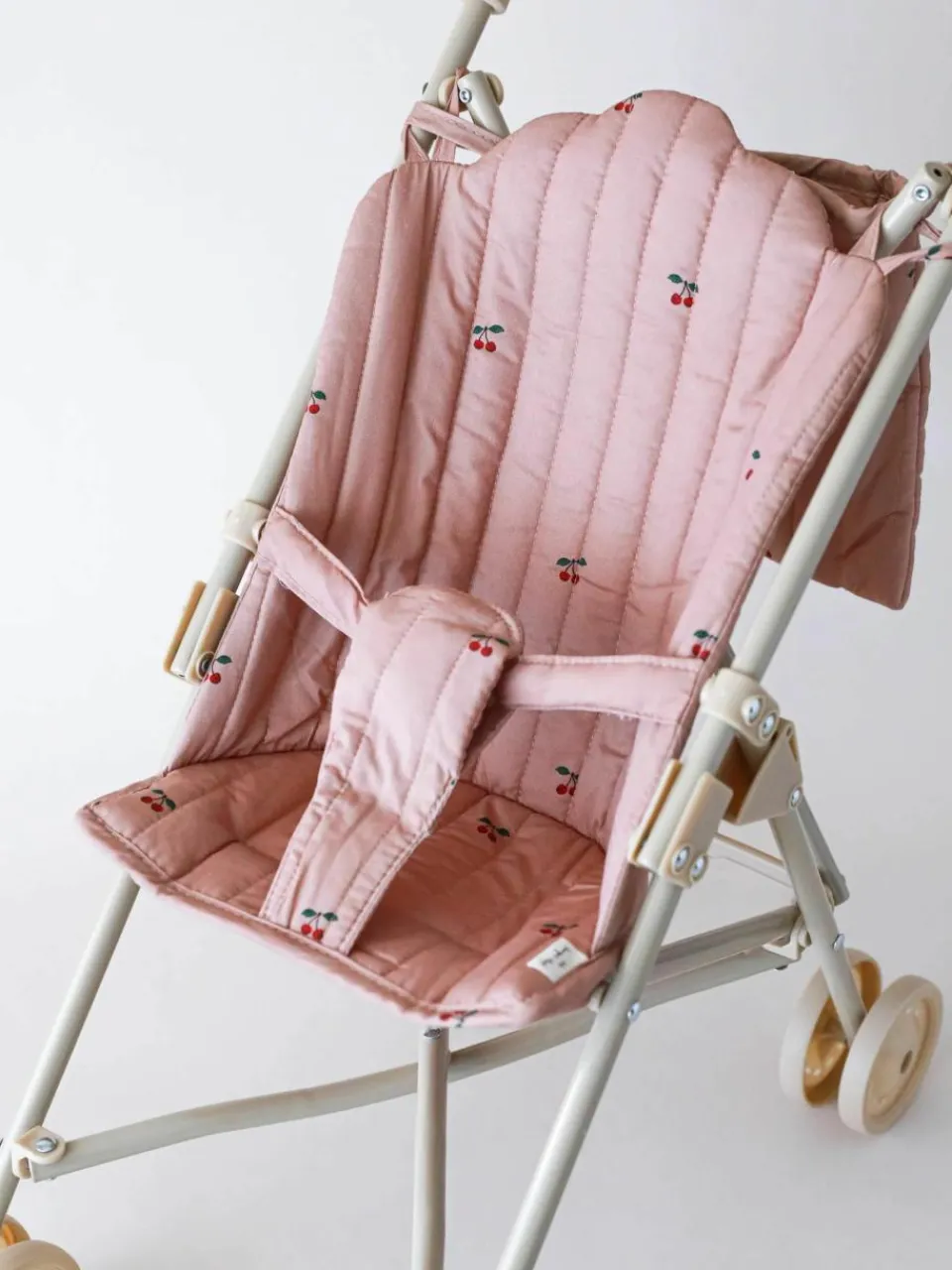 Poppenwagen Cherry Blush riem en draagtas^Konges Slojd New