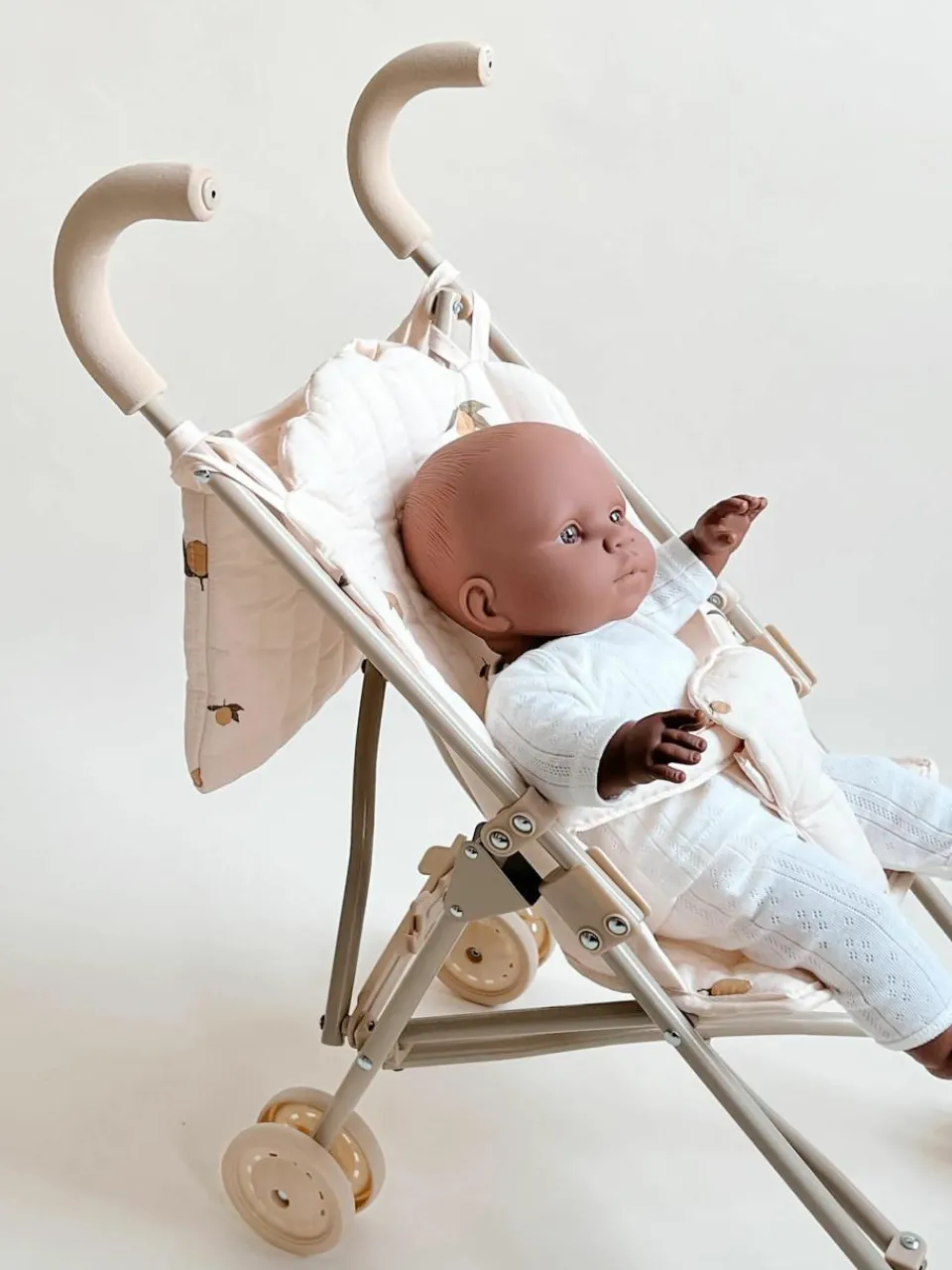 Poppenwagen Lemon riem en draagtas^Konges Slojd Online