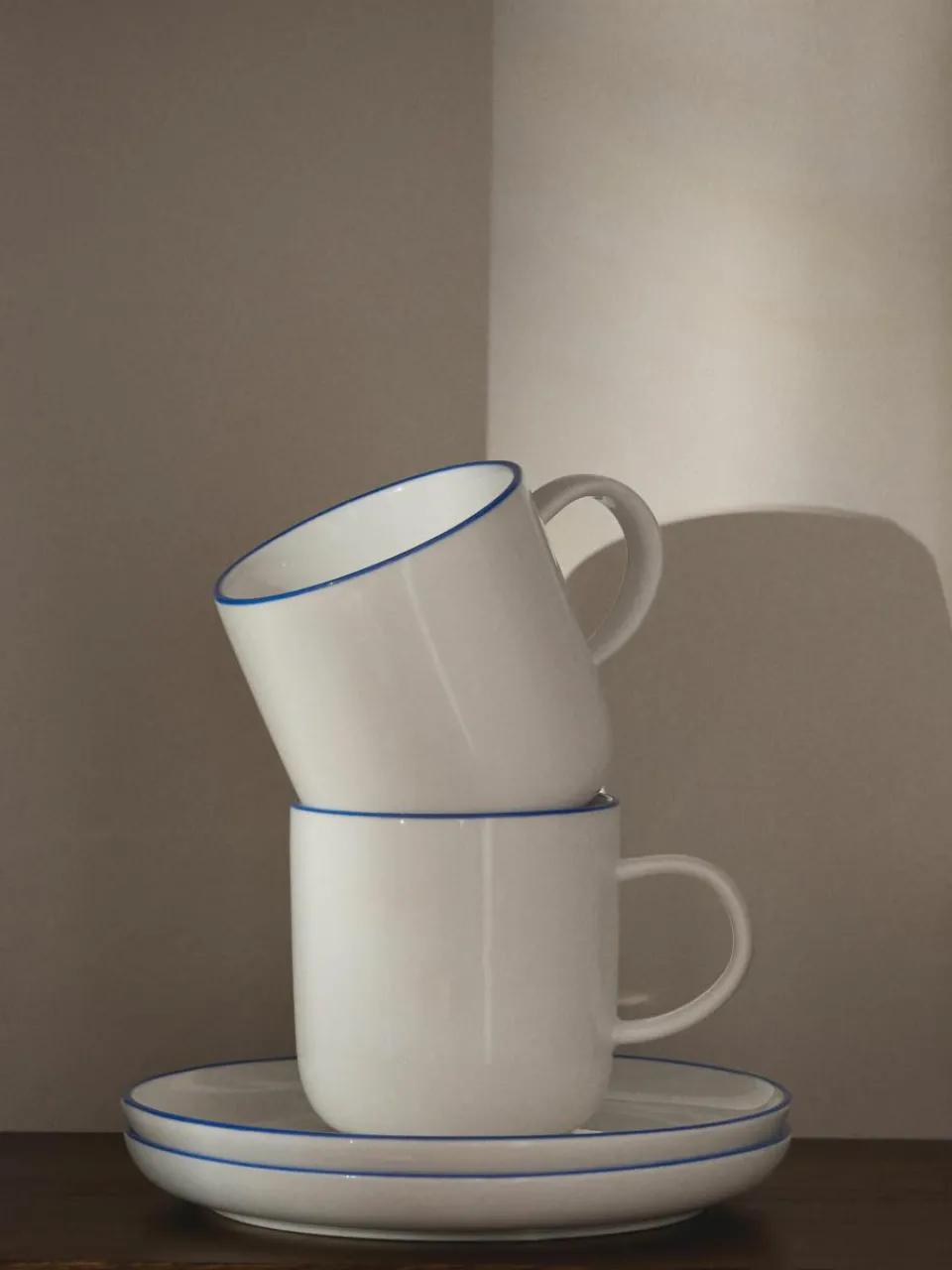 Porseleinen koffiekopjes Facile met schotels, 2 stuks^Westwing Collection Hot
