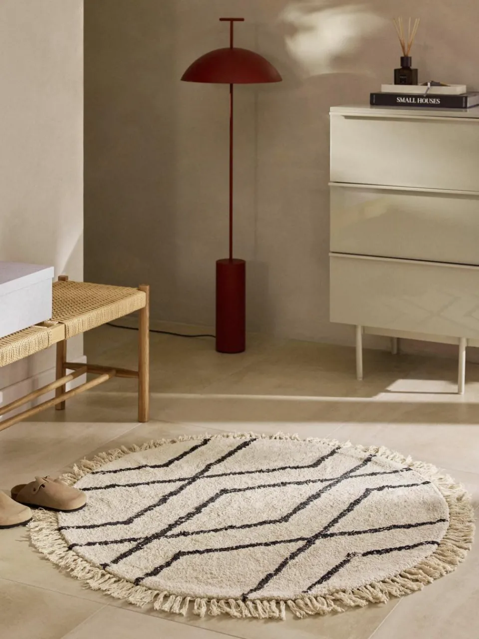 Rond katoenen vloerkleed Bina met ruitjesmotief, handgetuft^Westwing Collection Online