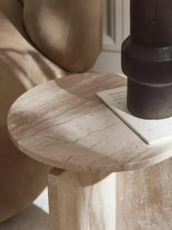 Ronde bijzettafel Marisa uit travertijn^Westwing Collection Outlet