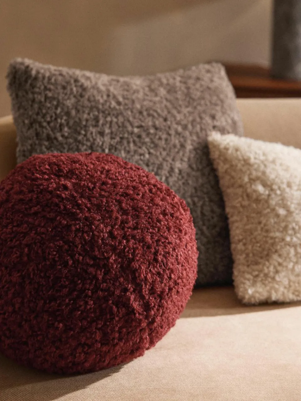Ronde teddy stoffen decoratief kussen Dotty^Westwing Collection Best