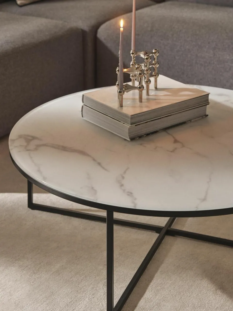 Ronde XL-salontafel Antigua met glazen tafelblad in marmerlook^Westwing Collection Clearance