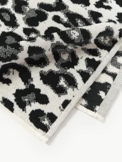 Strandlaken Dale met luipaardpatroon^Westwing Collection Clearance