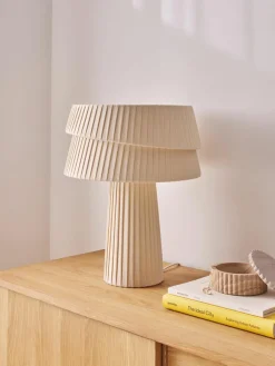 Tafellamp Nyla met asymmetrische lampenkap^Westwing Collection New