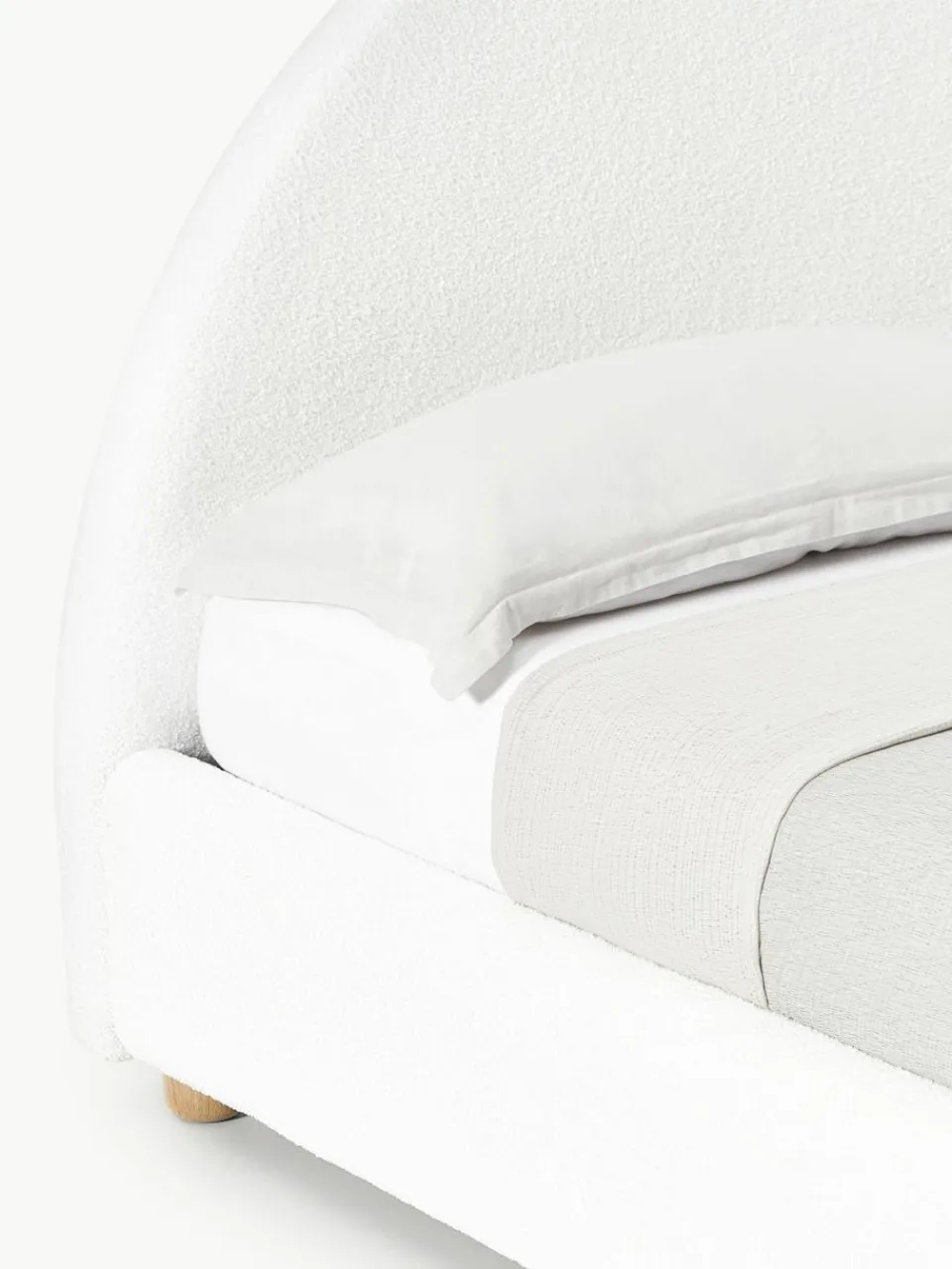 Teddy gestoffeerd bed Ebba^Westwing Collection Fashion