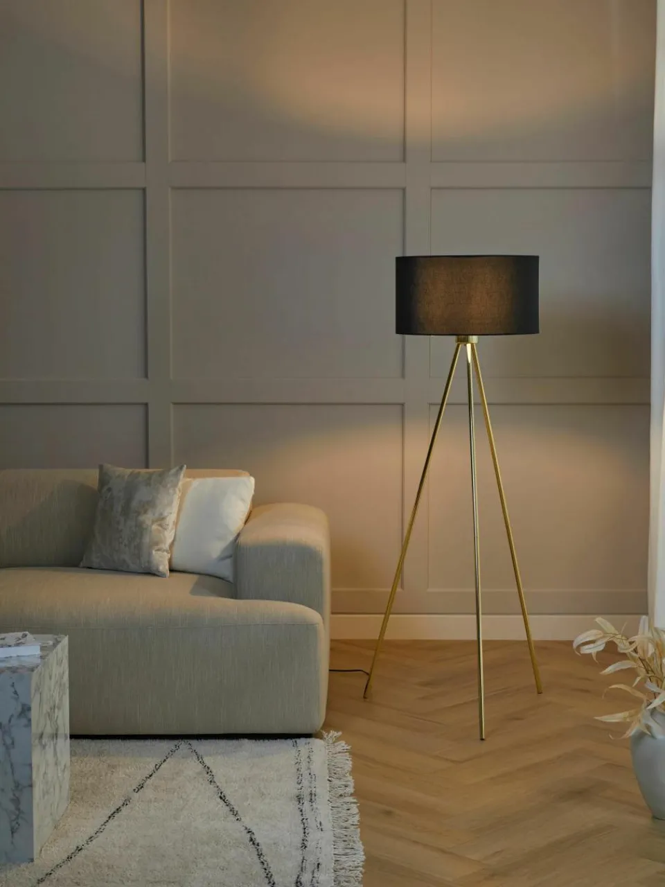 Tripod vloerlamp Cella met stoffen lampenkap^Westwing Collection Outlet