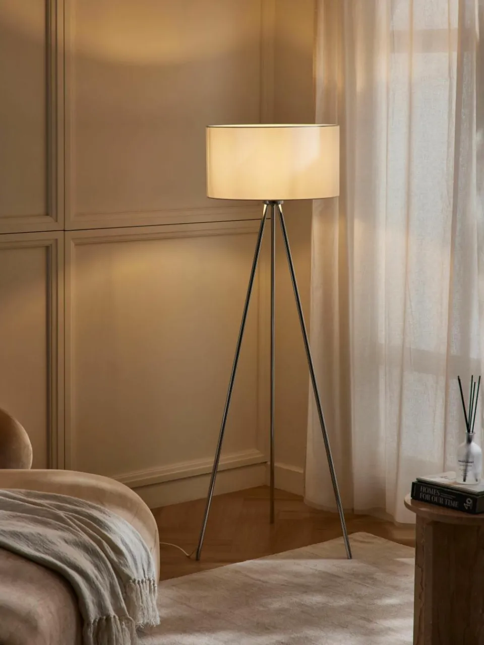 Tripod vloerlamp Cella met stoffen lampenkap^Westwing Collection New