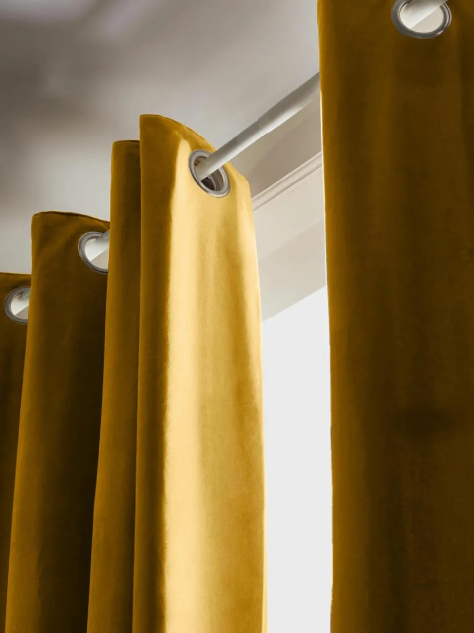 Verduisterend fluwelen gordijn Rush met oogjes, set van 2^Westwing Collection Hot