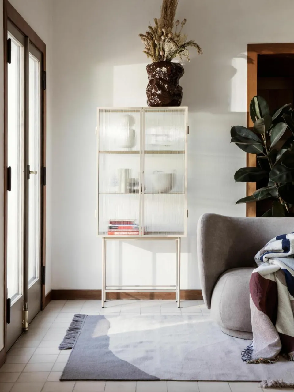 Vitrine Haze met glazen deuren^ferm LIVING Hot