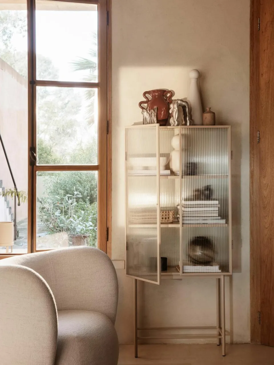 Vitrine Haze met glazen deuren^ferm LIVING Hot