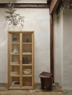 Vitrine Reed met gecanneleerd glas^ferm LIVING Clearance