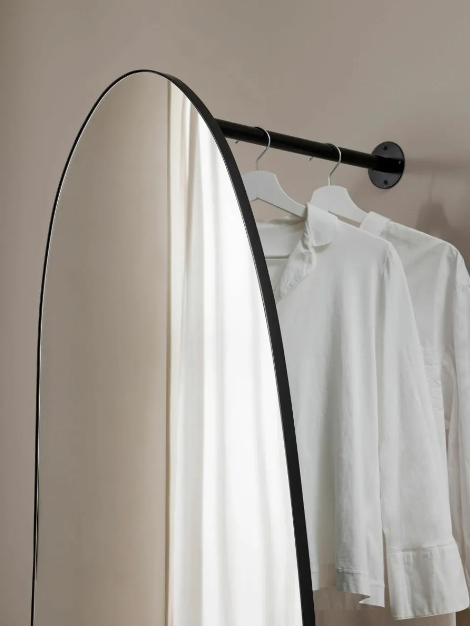 Vloerspiegel Ophelia voor wandbevestiging van metaal^Westwing Collection Clearance