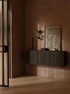 Wandkast van hout en metaal^Audo Copenhagen Hot