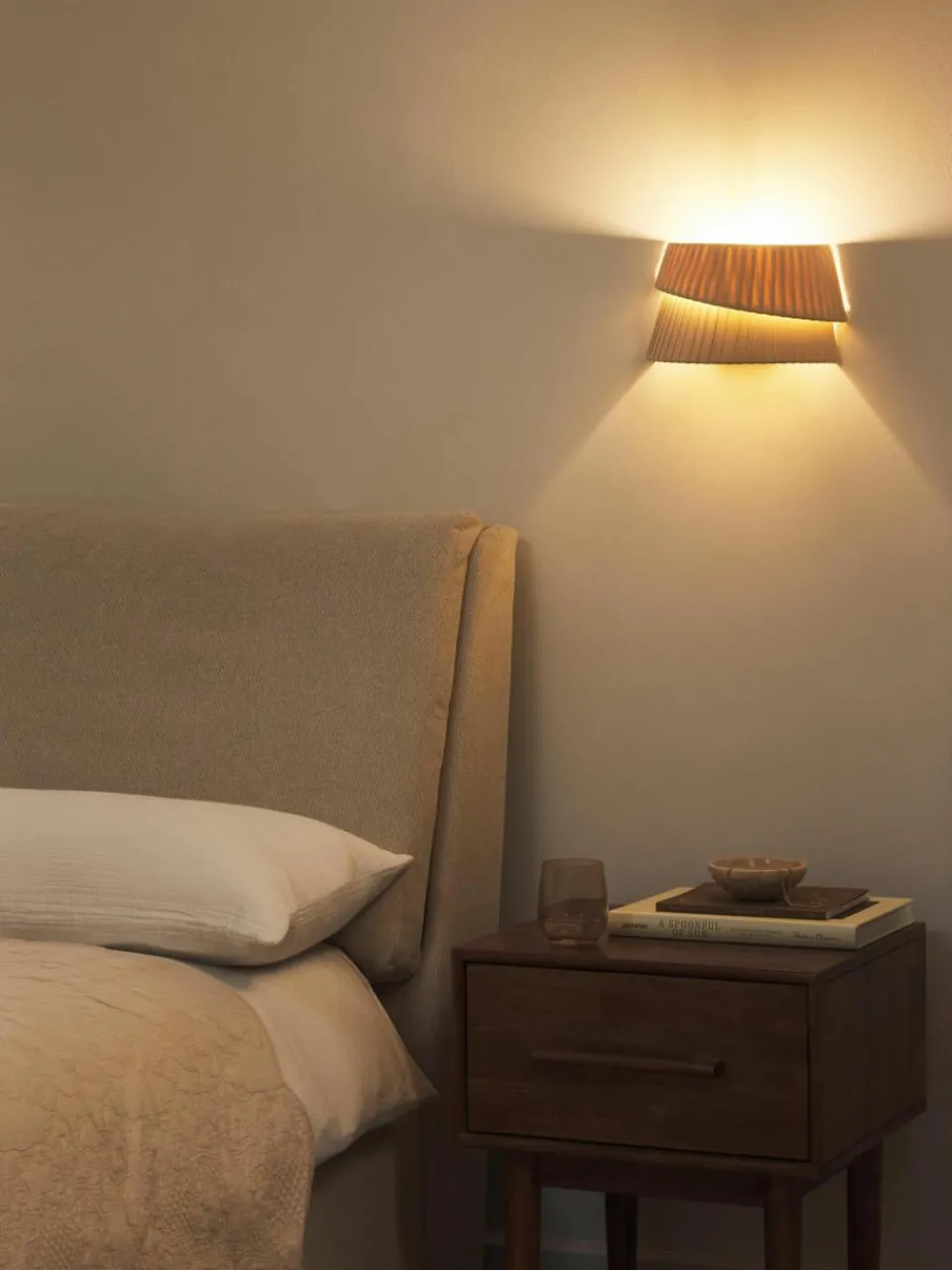 Wandlamp Nyla met asymmetrische lampenkap^Westwing Collection Hot